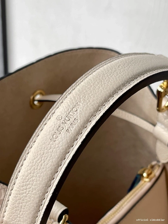 Official oldcobbler LOUIS NÉONOÉ VUITTON MM 0729